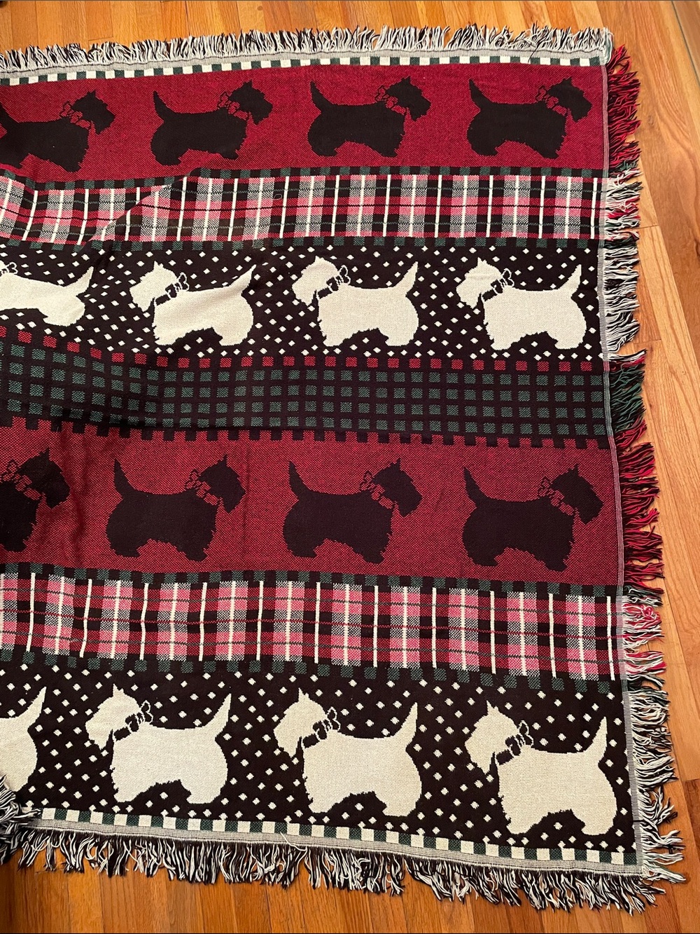 CROWN CRAFTS Scottie Dog Cotton Tasselled Tapestry Charming Quaint Throw Blanket